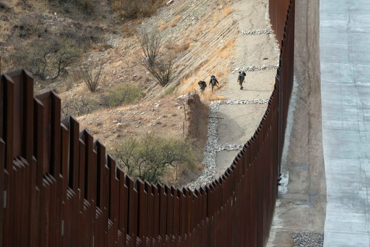 2025-01-23t023618z1284580511rc2efca9vb5nrtrmadp3usa-trump-migration-mexico-17376055805061548166076 Chính quyền ông Trump điều thêm hàng ngàn quân nhân đến biên giới - Ảnh 1.