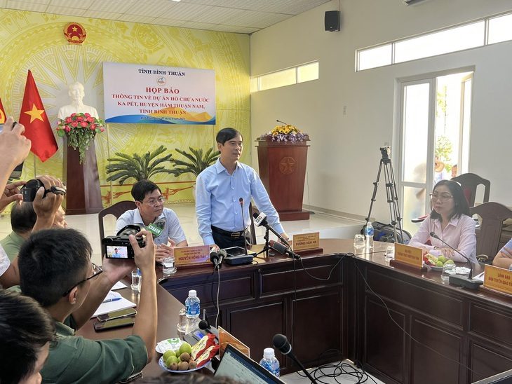 14h chiều nay, Bình Thuận họp báo thông tin dự án hồ chứa nước Ka Pét - Ảnh 1. Bí thư Tỉnh ủy Bình Thuận Dương Văn An phát biểu mở đầu buổi họp báo - Ảnh: TIẾN LONG