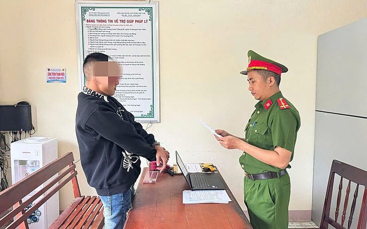 Bắt thanh niên quan hệ tình dục với 2 chị em sinh đôi mới 15 tuổi - Ảnh 1. Bắt thanh niên quan hệ tình dục với hai chị em sinh đôi mới 15 tuổi - Ảnh 1.