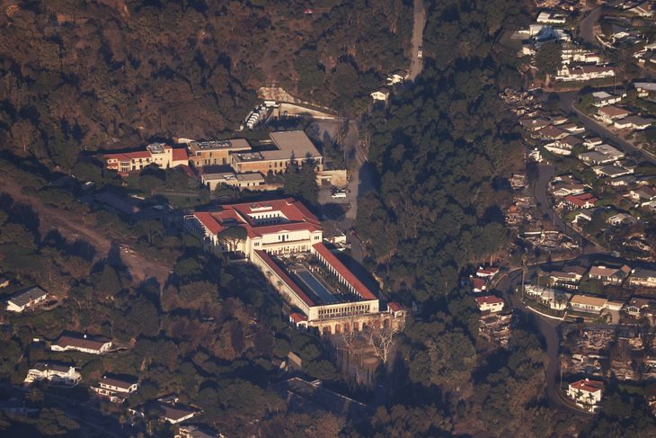 Bí quyết giúp bảo tàng nghệ thuật đứng vững trước cháy rừng ở Los Angeles - Ảnh 1. Bí quyết giúp bảo tàng nghệ thuật đứng vững trước cháy rừng ở Los Angeles - Ảnh 1.