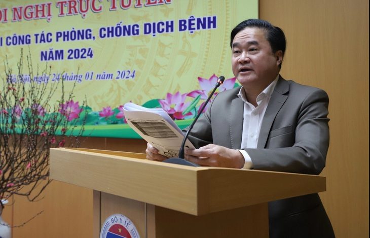 Bộ Y tế khuyến cáo 3 nhóm cần tiêm nhắc vắc xin ngừa COVID-19- Ảnh 1. Ông Hoàng Minh Đức phát biểu tại cuộc họp trực tuyến phòng chống dịch sáng 24-1 - Ảnh: NGUYỄN HÙNG