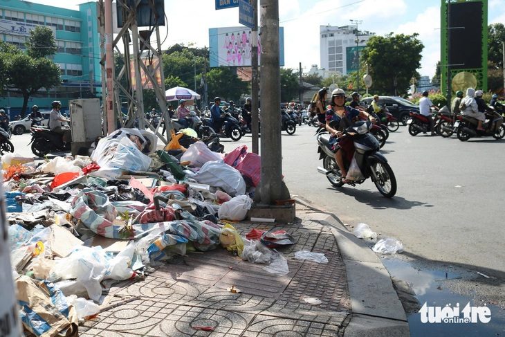 base64-1723540936272911831811-17350070589611375270188 Bêu tên và phạt nặng mới ngăn ngừa được nạn xả rác - Ảnh 1.