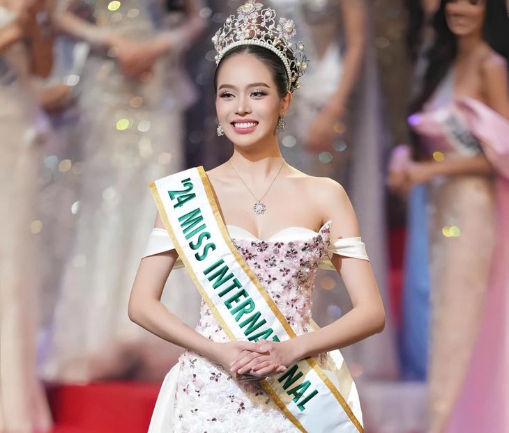 base64-1731489016889679004870 Bí quyết nào giúp Thanh Thủy đoạt vương miện hoa hậu ở Miss International? - Ảnh 1.
