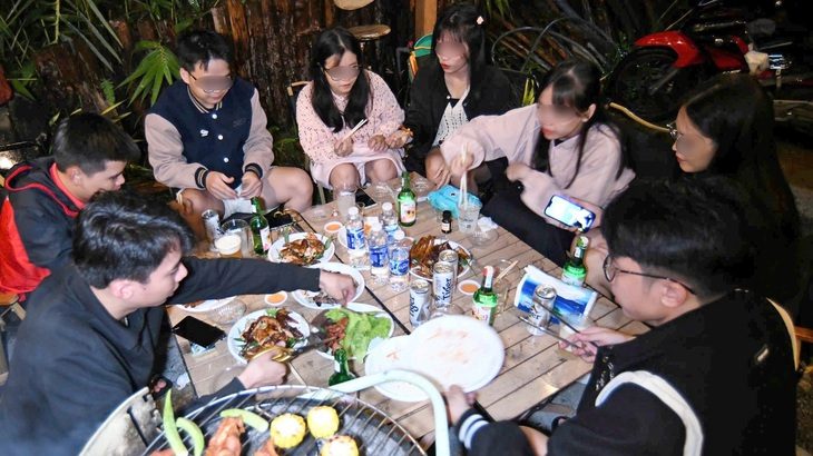 base64-1733240229669657443242 Chuẩn cơm mẹ nấu con không buồn ăn: Nâng trình mẹ nấu cho kịp gu con - Ảnh 1.