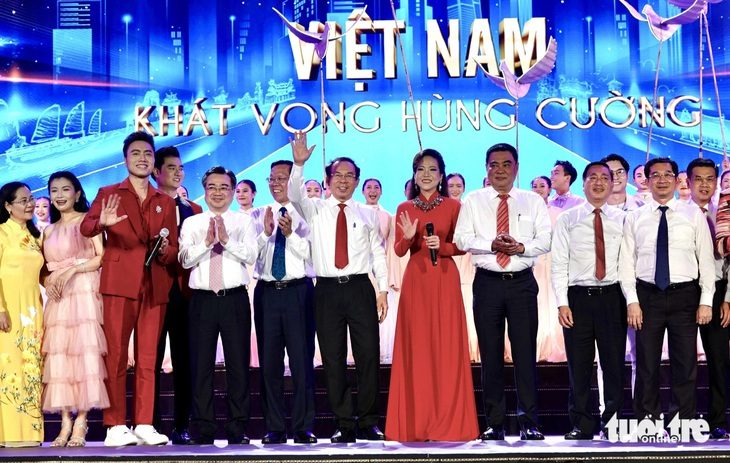 Bí thư Nguyễn Văn Nên dự chương trình kỷ niệm 95 năm Ngày thành lập Đảng Cộng sản Việt Nam - Ảnh 1. Bí thư Nguyễn Văn Nên dự chương trình kỷ niệm 95 năm Ngày thành lập Đảng Cộng sản Việt Nam - Ảnh 1.
