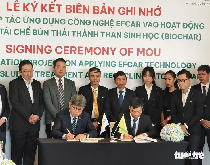 base64-1739267157067656383178 Biến bùn thải độc hại thành 'vàng đen' cho đất - Ảnh 1.