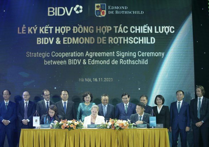 BIDV chính thức ký hợp tác chiến lược với đối tác hàng đầu thế giới - Ảnh 1. Đại diện lãnh đạo BIDV và Edmond de Rothschild ký kết hợp tác - Ảnh: BIDV