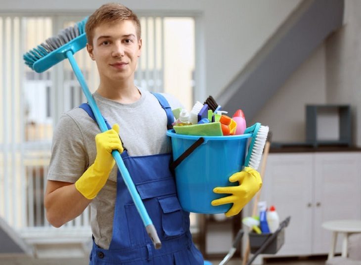 Cảnh báo một số hóa chất gia dụng có thể gây nguy hiểm cho não bộ- Ảnh 1. Các hóa chất được tìm thấy trong nhiều loại vật dụng, từ đồ nội thất đến sản phẩm làm tóc - Ảnh: Insinc Products