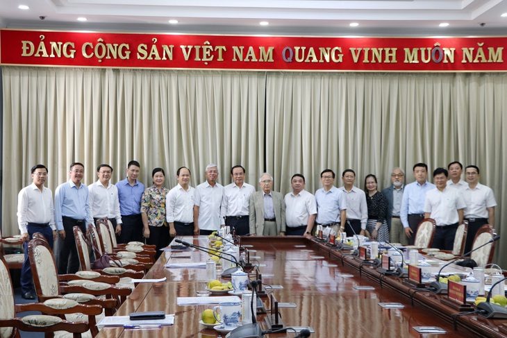 ce339880f4054c5b1514-1730699864607547398900 Bí thư Thành ủy TP.HCM: Hoàn thành dự án đường Thái Văn Lung trong năm 2025 - Ảnh 1.