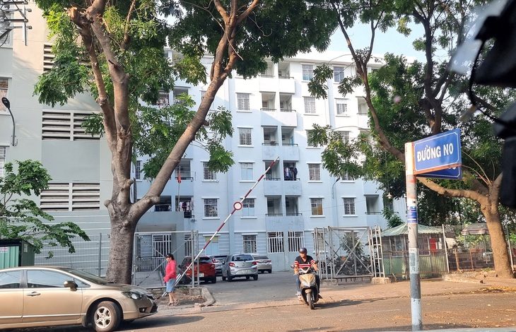 Chung cư Phú Hòa là dự án nhà ở xã hội cho cán bộ, viên chức đầu tiên của Bình Dương có vị trí trung tâm, nhiều trường hợp ở sai đối tượng, “quên” trả nhà - Ảnh: TUẤN DUY Chung cư Phú Hòa là dự án nhà ở xã hội cho cán bộ, viên chức đầu tiên của Bình Dương có vị trí trung tâm, nhiều trường hợp ở sai đối tượng, “quên” trả nhà - Ảnh: TUẤN DUY