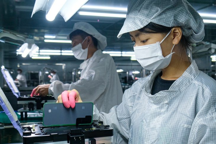 Công nhân sản xuất trong nhà máy giảm sút năng suất lao động, sức khỏe có thừa năm đóng bảo hiểm xã hội mong được nghỉ hưu sớm - Ảnh: NGUYÊN BẢO EVN khẳng định đảm bảo cung ứng điện cho sản xuất, tiêu dùng của người dân - Ảnh: NGUYÊN BẢO