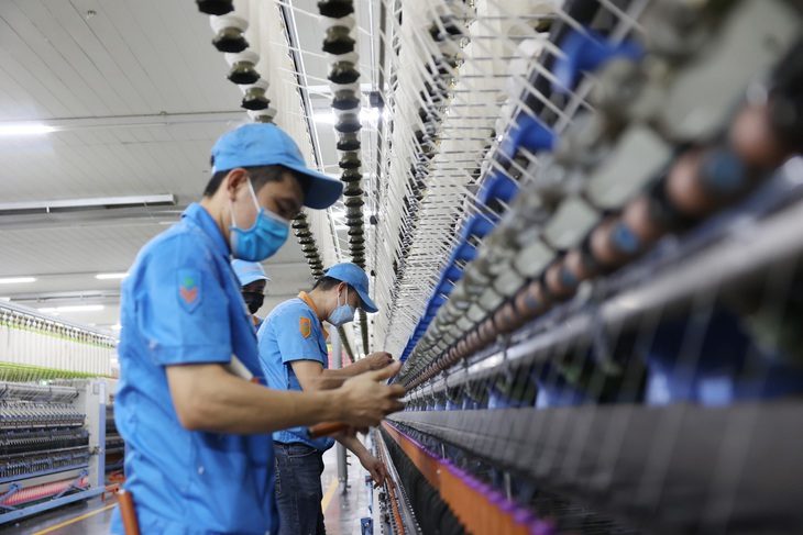 Chính phủ thúc tăng trưởng, bộ trưởng lo doanh nghiệp không đủ sức lớn- Ảnh 1. Chính phủ yêu cầu Ngân hàng Nhà nước tập trung tín dụng cho các lĩnh vực sản xuất kinh doanh, lĩnh vực ưu tiên, các động lực tăng trưởng - Ảnh: NGUYỄN KHÁNH