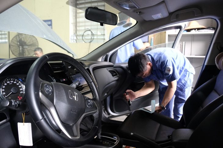 Cảnh báo việc mạo danh cán bộ đăng kiểm làm dịch vụ gia hạn kiểm định- Ảnh 1. Cục Đăng kiểm không thực hiện dịch vụ gia hạn kiểm định đưa đến tận nhà và thu phí - Ảnh: NGUYÊN BẢO