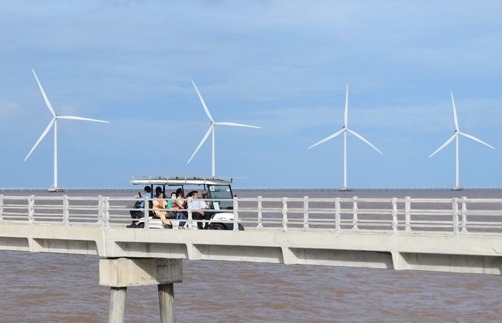 Đầu tư điện gió ngoài khơi để phục vụ nhu cầu xuất khẩu điện đang được nhiều nhà đầu tư quan tâm nhưng vẫn đang chờ chính sách - Ảnh: QUANG ĐỊNH Việc giao cho các tập đoàn năng lượng nhà nước đầu tư điện gió gặp khó khăn - Ảnh minh họa: QUANG ĐỊNH