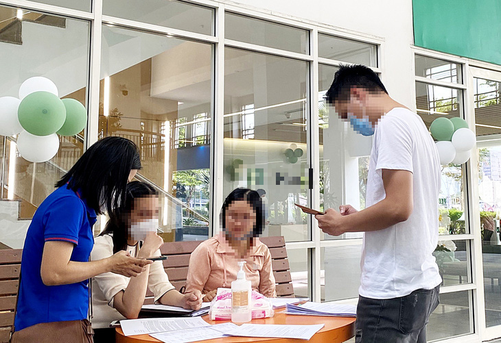 Bị ép mua bảo hiểm rồi bỏ: Bạn đọc hỏi lấy lại tiền được không? - Ảnh 1. Bị ép mua bảo hiểm rồi bỏ: Bạn đọc hỏi lấy lại tiền được không? - Ảnh 1.