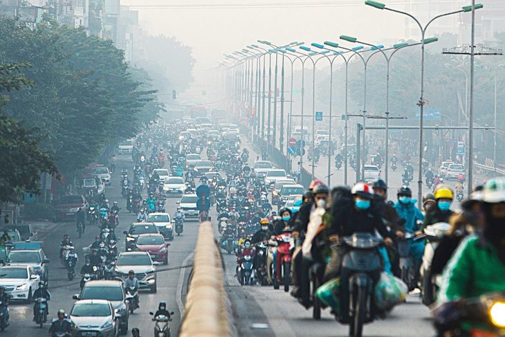 Đường phố Hà Nội vào sáng sớm với bầu không khí mù mờ và kết quả quan trắc xấu - Ảnh: DANH KHANG Đường phố Hà Nội vào sáng sớm với bầu không khí mù mờ và kết quả quan trắc xấu - Ảnh: DANH KHANG