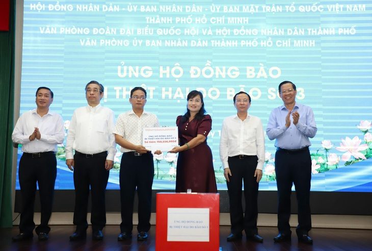 hinhhhhhh-1726025460296973025765 Cán bộ TP.HCM ủng hộ ngày lương cho đồng bào bị thiệt hại bão số 3 - Ảnh 1.