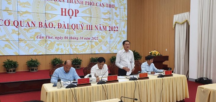 Bộ Tư pháp: Quy chế họp báo của UBND TP Cần Thơ trái pháp luật- Ảnh 1. Một buổi họp báo định kỳ của UBND TP Cần Thơ - Ảnh: LÊ DÂN