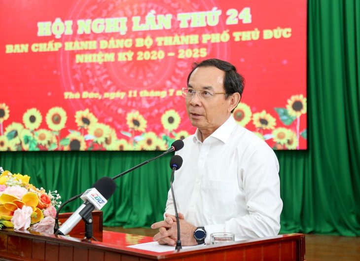 Bí thư Nguyễn Văn Nên 'dò bài' trưởng Phòng Khoa học và Công nghệ TP Thủ Đức về chuyển đổi số- Ảnh 1. Bí thư Thành ủy TP.HCM Nguyễn Văn Nên tại hội nghị - Ảnh: THẢO LÊ