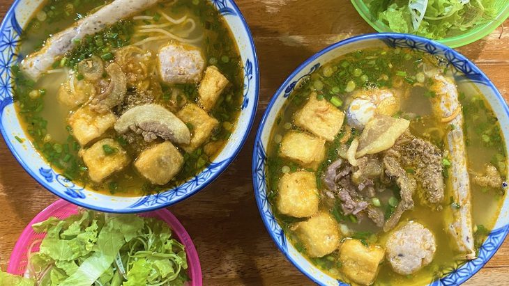 Bún riêu Sài Gòn: Món thì ngon khó cưỡng, món lại khó chịu vô cùng - Ảnh 1. Bún riêu Sài Gòn: Món thì ngon khó cưỡng, món lại khó chịu vô cùng - Ảnh 1.