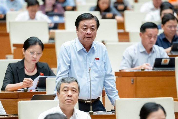 Bộ trưởng Lê Minh Hoan: Đến lúc phải tuyên ngôn chúng ta không phải quốc gia dư thừa nước- Ảnh 1. Bộ trưởng Bộ Nông nghiệp và Phát triển nông thôn Lê Minh Hoan - Ảnh: QUOCHOI.VN