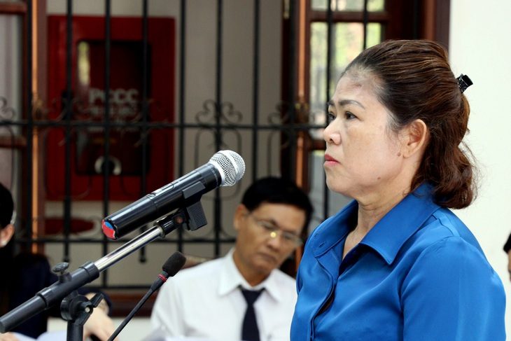 Bà ‘trùm’ xăng dầu Vũng Tàu bị phạt tiền 1 tỉ đồng- Ảnh 1. Bà "trùm" xăng dầu Vũng Tàu bị tuyên phạt 1 tỉ đồng về hành vi trốn thuế - Ảnh: AN BÌNH