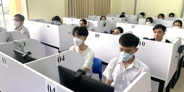Chưa hết hạn đăng ký dự thi đã kín chỗ, trường thêm đợt thi đánh giá năng lực- Ảnh 1. Thí sinh tham dự kỳ thi đánh giá năng lực chuyên biệt do Trường đại học Sư phạm TP.HCM tổ chức năm 2023 - Ảnh: TRẦN HUỲNH