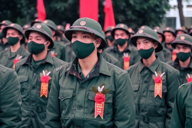 Bộ Quốc phòng: Chống lợi dụng xăm hình trốn nghĩa vụ quân sự - Ảnh 1. Thanh niên Hà Nội lên đường thực hiện nghĩa vụ quân sự - Ảnh: NAM TRẦN