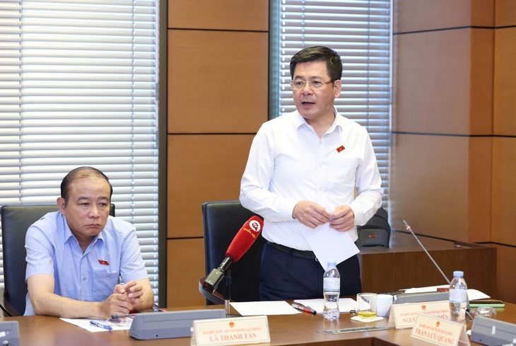 nguyen-hong-dien2-1729935471889147604953 Bộ trưởng Công Thương: Nhà đầu tư điện đang 'uể oải, nghe ngóng cơ chế, không dám làm' - Ảnh 1.