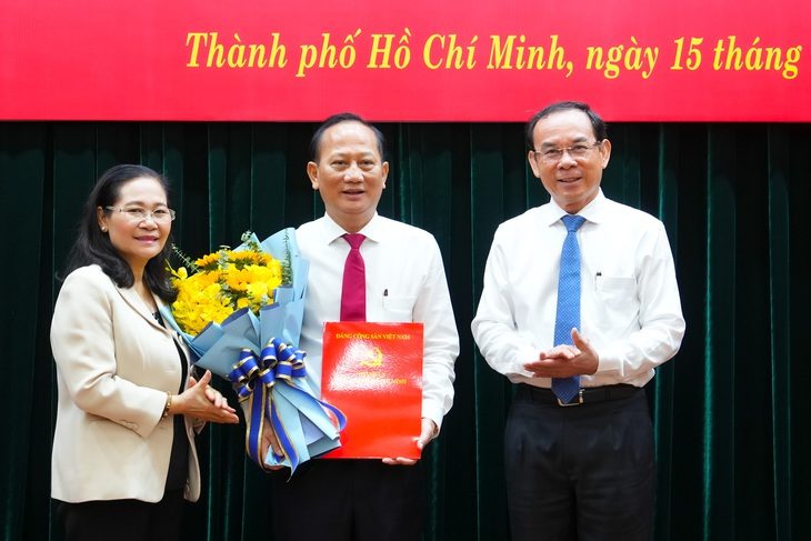 nhh08921-17289585555931502258203 Bí thư huyện ủy Bình Chánh làm Bí thư Đảng ủy khối Dân - Chính - Đảng TP.HCM - Ảnh 1.