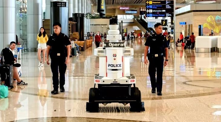 Cảnh sát Singapore tăng thêm robot hỗ trợ tuần tra - Ảnh 1. Cảnh sát Singapore tăng thêm robot hỗ trợ tuần tra - Ảnh 1.