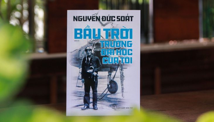 sach-17344023131141078300799 Bầu trời của tướng Nguyễn Đức Soát - Ảnh 1.