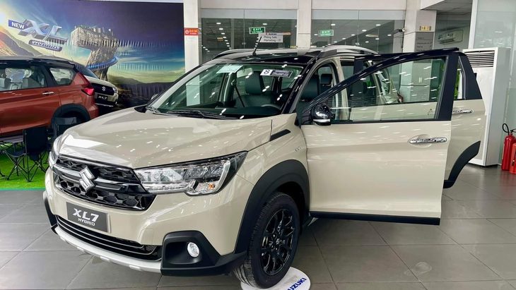 suzuki-xl7-hybrid-3-17287015305211381113885 Biến lớn thị trường ô tô Việt Nam tháng 9-2024: Top bán chạy xuất hiện 'tên lạ', XL7 thoát 'đáy' - Ảnh 1.