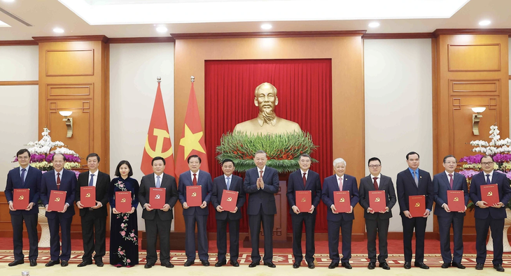 tbt2-17355418201961305579271 Bộ máy mới Trung ương Hội Nông dân Việt Nam sau sắp xếp, tinh gọn - Ảnh 1.