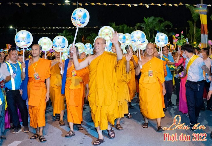 Trụ trì chùa Ba Vàng - đại đức Thích Trúc Thái Minh - và các chư tăng trong ngày lễ Phật đản năm 2022 - Ảnh: Chùa Ba Vàng Trụ trì chùa Ba Vàng - đại đức Thích Trúc Thái Minh - và các chư tăng trong ngày lễ Phật đản năm 2022 - Ảnh: Chùa Ba Vàng