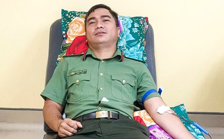 Cán bộ công an tỉnh hiến máu kịp thời cứu bé bị tan máu bẩm sinh - Ảnh 1. Cán bộ Công an tỉnh hiến máu kịp thời cứu bé bị tan máu bẩm sinh - Ảnh 1.