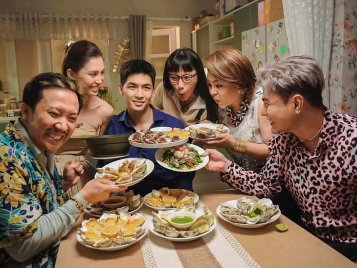 Bộ tứ báo thủ của Trấn Thành chạm mốc 300 tỉ đồng, khó phá thành tích Nhà bà Nữ và Mai - Ảnh 1. Bộ tứ báo thủ của Trấn Thành chạm mốc 300 tỉ đồng, không thể mơ hơn Nhà bà Nữ và Mai - Ảnh 1.